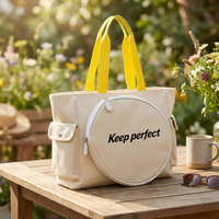 Tas Utilitas Kanvas Kapasitas Besar untuk Wanita untuk Menyimpan Dompet dan Raket Tenis