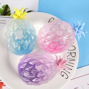 ของเล่นบีบคลายเครียดรูปสับปะรดจำลอง บีบแล้วคืนตัวช้า ของเล่นแกล้งคน - Product Image 1