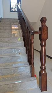 ราวจับเสาขนาดใหญ่ทำจากไม้เนื้อแข็งบันไดในร่มดีไซน์ทันสมัยหลากสไตล์เชื่อถือได้ - Product Image 2