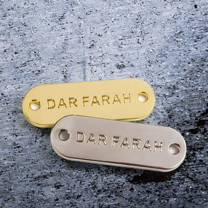 Placas de Identificación Modernas Personalizadas, Etiqueta Metálica Chapada en Oro con Logotipo de Marca, Impresión Tipográfica y Orificio - Product Image 2