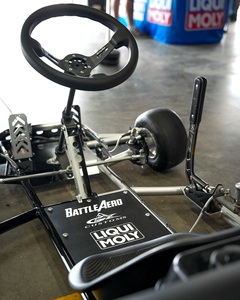 Kart de drift à essence de style compétition UE, moteur 212cc, essieu arrière à bride, aileron arrière en option, fournisseur en gros - Product Image 3