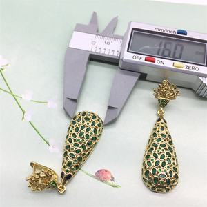 Boucles d'oreilles en laiton plaqué or 18k avec zircon pour femmes, dernière conception, prix de gros, <span class=keywords><strong>2022</strong></span> - Product Image 5