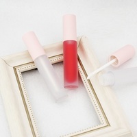 Tubes de brillant à lèvres roses personnalisés avec baguettes magiques vides et rondes Emballage en plastique de rouge à lèvres de 5ml de capacité