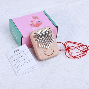 Vente en gros de mini kalimba en bois naturel à 9 touches, portable, avec motif gravé mignon, piano à pouce - Product Image 4