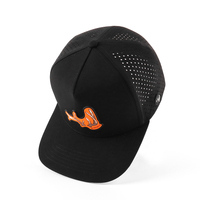 Casquette de baseball trucker sportive personnalisée à visière incurvée, perforée au laser, 5 panneaux, 100 % polyester, imperméable, avec patch PVC