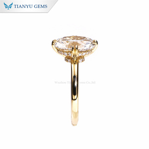 Bagues de fiançailles Tianyu Gems en <span class=keywords><strong>or</strong></span> <span class=keywords><strong>jaune</strong></span> 10k 14k 18k avec moissanite ovale 8*10mm 3ct et halo caché - Product Image 3