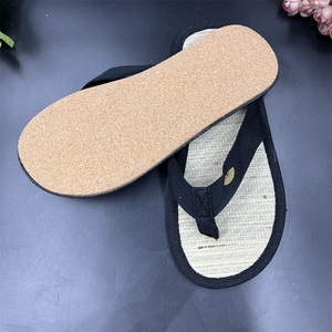 Sandales d'été en <span class=keywords><strong>bambou</strong></span> tressé d'herbe de vigne pour hommes et femmes Chaussons personnalisables à chevrons - Product Image 2