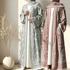 Ensemble élégant de mode musulmane pour femmes, abaya ouverte imprimée paisley avec poches et hijab assorti (modèle en polyester léger) - Product Image 1