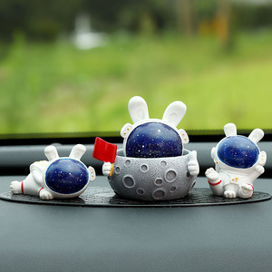 Ornements de voiture en résine, lapin astronaute mignon avec ciel étoilé, décoration de tableau de bord, accessoires intérieurs pour la maison, cadeau de bureau - Product Image 3