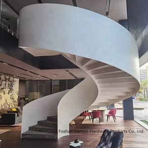 Escalier flottant incurvé extérieur <span class=keywords><strong>de</strong></span> conception moderne et luxueuse pour <span class=keywords><strong>villa</strong></span>, avec garde-corps en verre sans cadre, marches en bois massif et structure en acier - Product Image 2