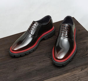Chaussures pour hommes en cuir brillant, faites à la main - Nouveau style 2025, chaussures habillées décontractées, brogues à plateforme, bout pointu, chaussures Oxford pour un usage décontracté - Product Image 1
