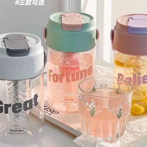 Botella de agua portátil rosa de 600 ml de plástico con pajita, taza con filtro infusor de té de frutas elegante para niños, aplicable para agua hirviendo en la escuela - Product Image 2