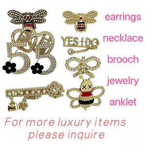 Broches de <span class=keywords><strong>luxe</strong></span> vintage de créateur, personnalisées, en strass, fleurs, CC, G, CD, perles, idéales pour les fêtes, vente en gros - Product Image 1