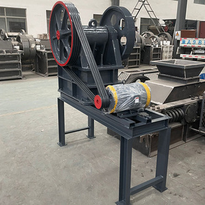 Concasseur à mâchoires portable de petite taille pour pierres et minerais d'or, à moteur diesel - Product Image 2