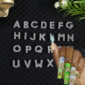 Adornos de Uñas con Letras del Alfabeto Inglés en 3D de 8 mm, Brillantes, Dorados y Plateados, con Pedrería, para Decoración de Uñas DIY - Product Image 1