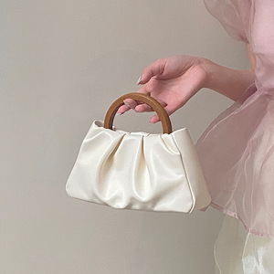 Sac à main mini style coréen 2026 pour femme, nouveau sac à bandoulière/plongeant en forme de nuage plissé avec poignée en bois - Product Image 1