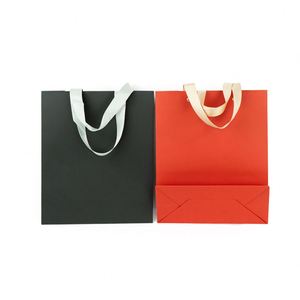 Bolsas de Compra Ecológicas Personalizadas con Remaches y Asas de Papel Especiales, Ideales para Empaque de Regalos Premium - Product Image 5