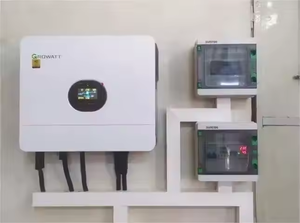 Système solaire hybride Growatt SPF 6000ES Plus 6 kW à sortie AC hors réseau, onde sinusoïdale pure, fréquence 60 Hz, IP65, monophasé pour usage domestique - Product Image 3