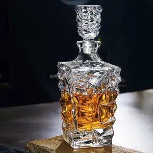 Desain indah Whiskey Decanter Set wiski kaca Set botol Decanter 650ml 750ml ramah lingkungan anggur kaca desain klasik