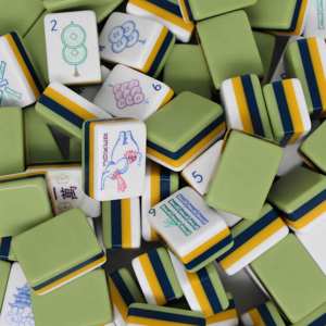 Juego de Mahjong Americano de Acrílico de 4 Capas Pintado a Mano y Profundamente Grabado Yu Bai, con Tapete de 1-1/4" en Colores Limón, Chifón, Cuarzo Rosa y Trellis - Product Image 3