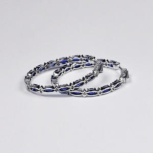 Boucles d'oreilles créoles bleues E568 en alliage de zinc plaqué argent, bijoux classiques pour femme avec pierres bleues et diamants ronds taille brillant - Product Image 5