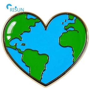 Globe émaillé personnalisé en usine protéger l'environnement de la terre planète terre épinglette insigne broche broche émail planète terre personnalisé - Product Image 4