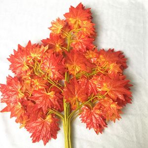 Bouquet de feuilles d'érable artificielles rouges Tainen, fleurs en soie, branches décoratives pour la décoration d'automne à la maison - Product Image 1