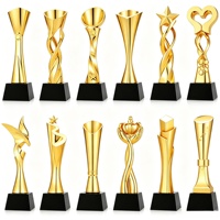 Trophée personnalisé en métal plaqué or avec gravure – Récompense durable pour événements sportifs, team building et remise de diplômes