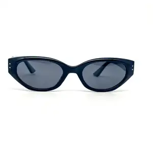 Grosir Pabrik kacamata hitam bingkai persegi kecil Fashion Ins kacamata hitam sederhana untuk wanita atau Pria