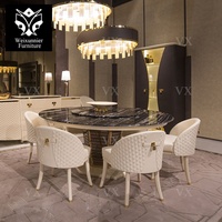 Chaise de salle à manger en cuir blanc au design de luxe avec pieds en bois de style moderne de couleur personnalisée pour hôtels et villas
