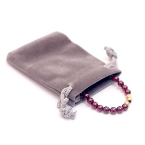 Pochettes d'emballage personnalisées en velours avec cordon de serrage, pliables, octogonales, élégantes, pour le rangement de bijoux, avec logo personnalisé, en suède pour bracelets - Product Image 5