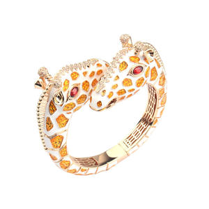 Bracelet <span class=keywords><strong>Girafe</strong></span> Plaqué Or pour Femme, Bijou de Luxe Tendance, Cadeau Idéal pour Elle, Jonc Ouvert Ajustable, Idéal au Quotidien et pour les Fêtes - Product Image 1