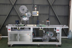 Machine d'étiquetage automatique SKILT pour pochettes autocollantes, étiqueteuse double face supérieure et inférieure avec alimentation et récupération - Product Image 6