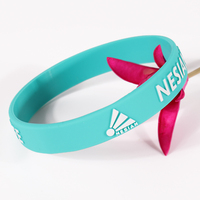 Fabricantes Venta caliente Regalos Marca elevada Pulsera de silicona Pulsera de goma para evento de fiesta de festival de música