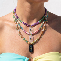 Collier pendentif bohème coloré fait main en pierres naturelles (agate noire, turquoise bleue, apatite, améthyste) pour femme