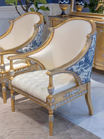 Canapé baroque de style français antique en bois massif sculpté et capitonné, broderie bleue et blanche classique, canapé baroque antique