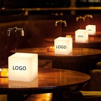 Lampe d'ambiance cube 16 couleurs LED Logo personnalisé Rechargeable Lumière d'ambiance sans fil RGB Bar Lampe de décoration de table