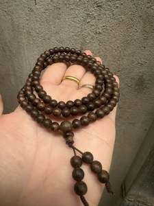 Bracelet en bois d'agar indonésien de 6 mm – Teinte chocolat riche, haute densité d'huile, parfum puissant, bracelet de prière bouddhiste en bois d'agar - Product Image 3