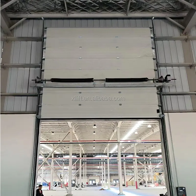 Portes sectionnelles industrielles de haute qualité pour bâtiments d'usine d'entrepôt, porte commerciale avec porte
