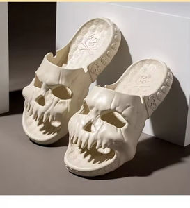 Sandalias de Plataforma Divertidas y Suaves con Diseño de Calavera para Mujer, Antideslizantes, para Exteriores, Playa y Dormitorio - Product Image 1