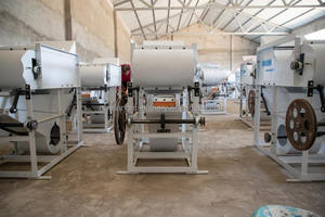 Machine à décortiquer les grains de café à sec Diesel avec moteur central haute efficacité 2,2 kW, capacité 1500 kg/h - Product Image 6