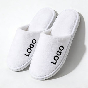 Pantoufles d'intérieur personnalisées à faible MOQ avec logo, en polaire douce de haute qualité, pour hôtels de luxe - Product Image 4