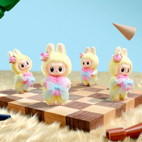 Pop Mart Labubu the MONSTERS Let's Checkmate Figurine en vinyle et peluche, carte à suspendre, Aventure d'échecs, Figurine mignonne, Poupée anime, Jouets de collection