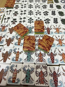 Juego de Mahjong Americano de Plástico con Temática de Playa, en Stock, con Patas Plegables, Fácil de Transportar, para 4 Jugadores - Product Image 4