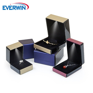 Caja de Joyería LED EVERWIN ODM OEM, Caja para Anillos Colorida con Forro de Terciopelo, Caja de Empaque para Collares, Pulseras y Colgantes, Logotipo Personalizado - Product Image 2