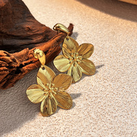 Collier, bague et boucles d'oreilles tendance en acier inoxydable plaqué or avec un grand pendentif en forme de fleur pour femmes