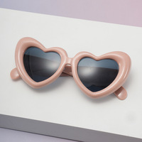 Vente en gros de lunettes de soleil d'été pour enfants en forme de coeur rose mignon et coloré pour enfants