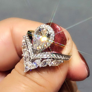 Anello F1433 in Oro Rosa con Diamante Taglio a Pera, Anello di Fidanzamento con Diamante Naturale, Gioiello con Diamante Bianco Colore D per Donna - Product Image 2