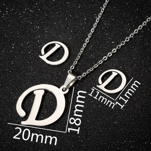 Collar de Acero Inoxidable Chapado en Oro Vintage, Minimalista, con Inicial de Amor, Cadena de Eslabones y Zirconia, Hipoalergénico - Product Image 3