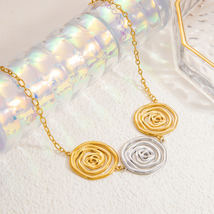 Collier en acier inoxydable, design floral or et argent, chaîne de clavicule, bijoux de mode pour femmes - Product Image 4